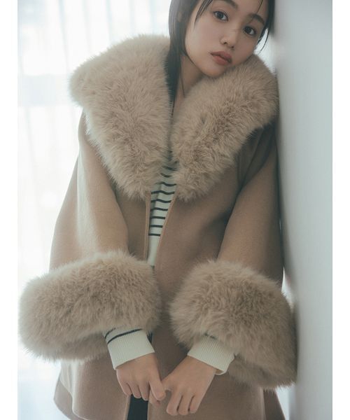 SNIDEL（スナイデル）の「ファーケープコート（チェスターコート・レディース・ミント/オフホワイト・F）」の3枚目の写真