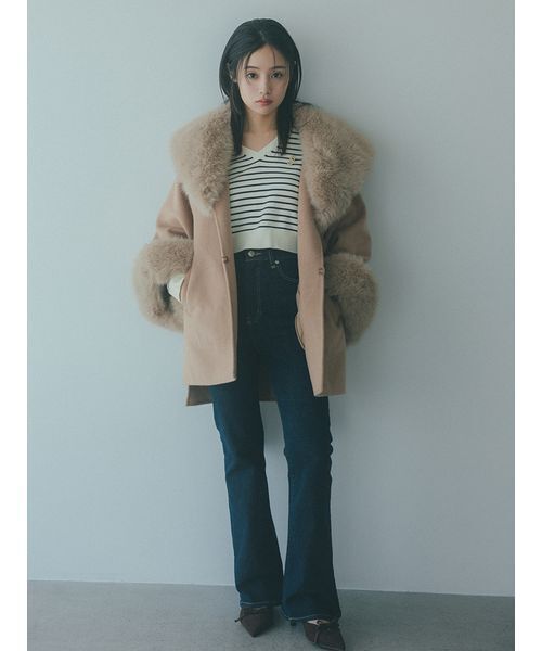 SNIDEL（スナイデル）の「ファーケープコート（チェスターコート・レディース・ミント/オフホワイト・F）」の4枚目の写真