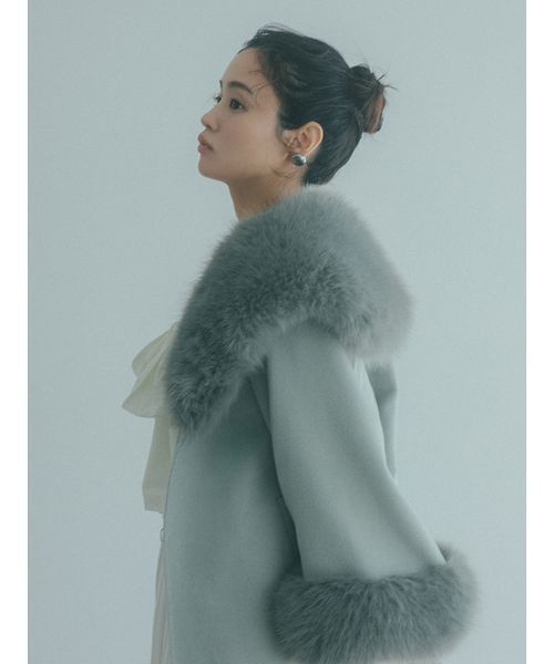 SNIDEL（スナイデル）の「ファーケープコート（チェスターコート・レディース・ミント/オフホワイト・F）」の6枚目の写真