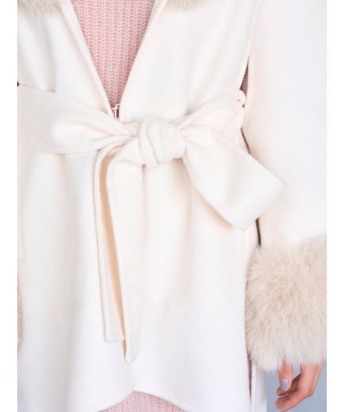 SNIDEL（スナイデル）の「ファーケープコート（チェスターコート・レディース・ミント/オフホワイト・F）」の16枚目の写真