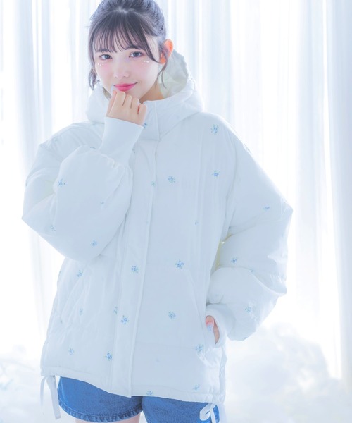 repipi armario（レピピ アルマリオ）の「【保温・軽量】エアサーマルフードブルゾン（ブルゾン・キッズ・アイボリー/ブラック/その他・SMALL/MEDIUM/LARGE）」の3枚目の写真