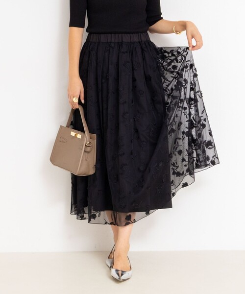 NOLLEY’S（ノーリーズ）の「ウォッシャブルチュール刺繍リバーシブルギャザースカート（スカート・レディース・ホワイト/ブラック・38/36）」の2枚目の写真