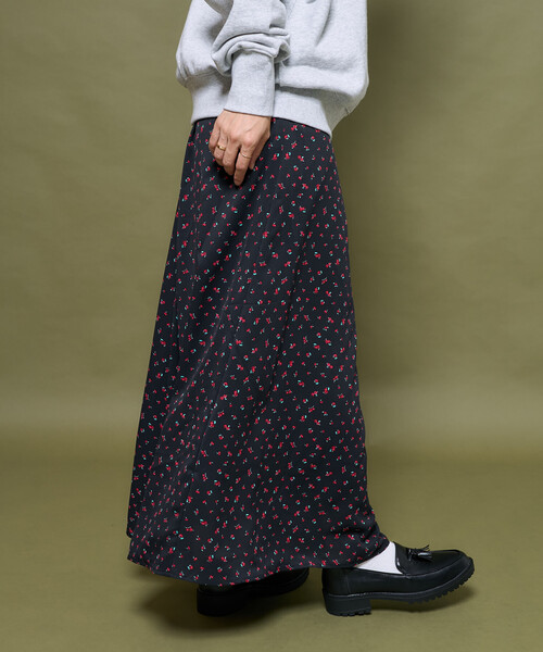 FREAK'S STORE(フリークスストア)の「小花柄セミフレアスカート(スカート・レディース・ブラック/ブルー・フリ-)」の9枚目の写真