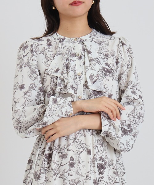 ASTORIA ODIER（アストリアオディール）の「花柄フリルワンピース（ワンピース・レディース・アイボリー/ブラック・MEDIUM/LARGE）」の6枚目の写真