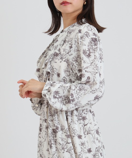 ASTORIA ODIER（アストリアオディール）の「花柄フリルワンピース（ワンピース・レディース・アイボリー/ブラック・MEDIUM/LARGE）」の7枚目の写真