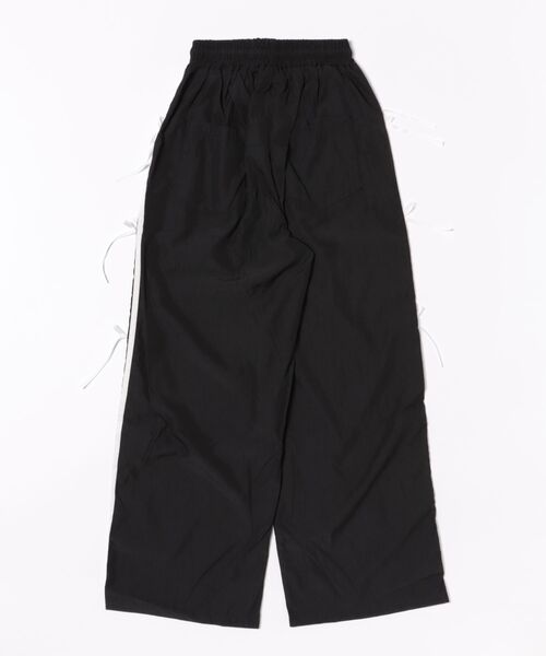 TONE SELECT WEAR（トーンセレクトウェア）の「【URGE：】リボン付き トラックパンツ（デニムパンツ・レディース・ブラック・SMALL/MEDIUM/LARGE/X-LARGE）」の2枚目の写真