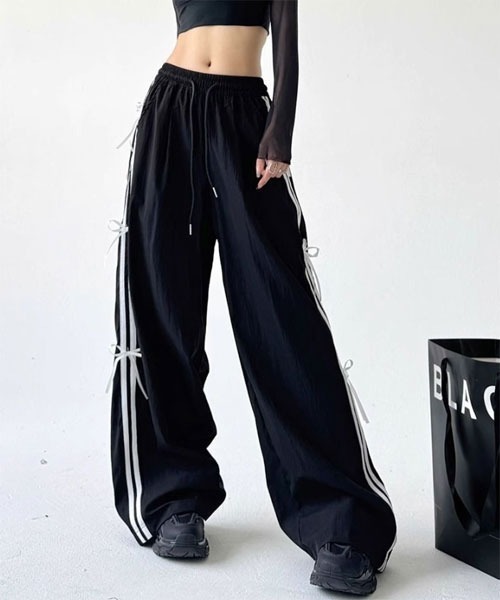 TONE SELECT WEAR（トーンセレクトウェア）の「【URGE：】リボン付き トラックパンツ（デニムパンツ・レディース・ブラック・SMALL/MEDIUM/LARGE/X-LARGE）」の5枚目の写真