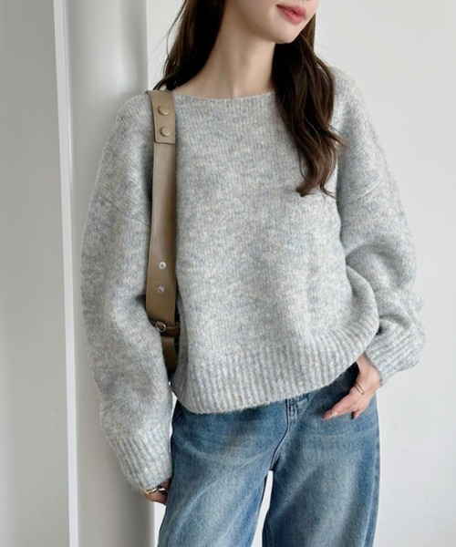 TREOVER（トレオーバー）の「リラックス感ある大人カジュアルスタイルが即完成　ブークレボートネックニットプルオーバー（ニット/セーター・レディース・ベージュ/チャコール/杢グレー/ブルー/ピンク/イエロー・FREE）」の12枚目の写真