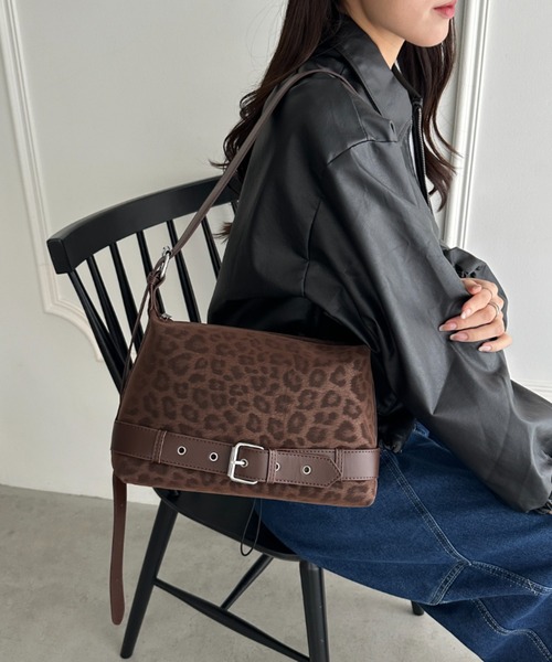 wears（ウェアーズ）の「【500mlペットボトル収納可】レオパードプリントベルトショルダーバッグ（ハンドバッグ・レディース・ブラウン/ブラック/ベージュ/ダークブラウン・FREE）」の3枚目の写真