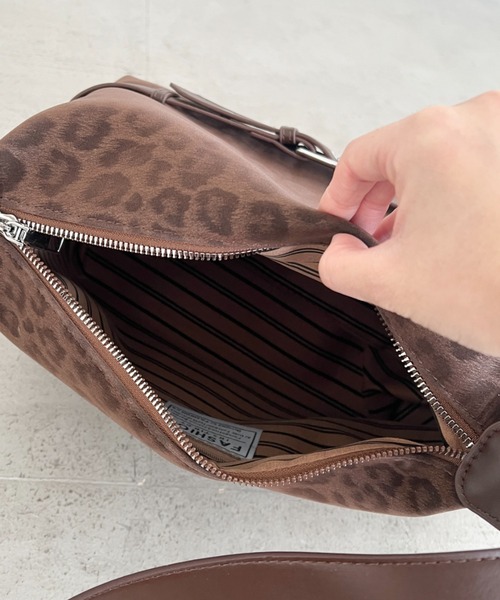 wears（ウェアーズ）の「【500mlペットボトル収納可】レオパードプリントベルトショルダーバッグ（ハンドバッグ・レディース・ブラウン/ブラック/ベージュ/ダークブラウン・FREE）」の5枚目の写真