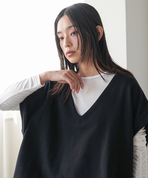 mili an deni（ミリアンデニ）の「裏毛Vネックベスト（ベスト・レディース・オートミール/ブラック/杢グレー・M）」の12枚目の写真