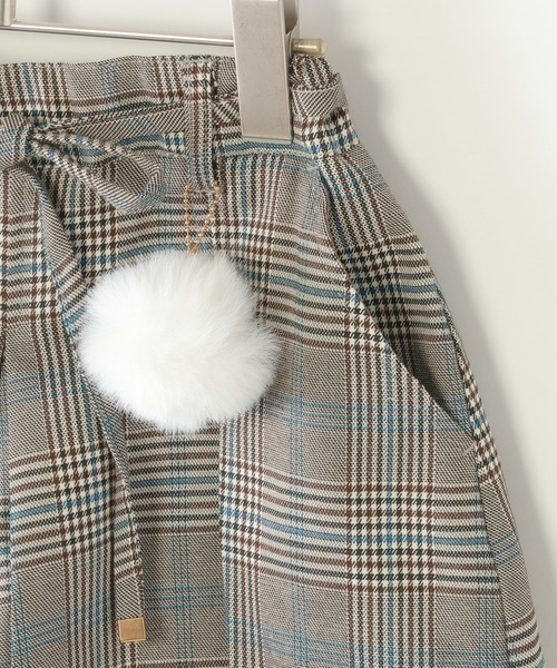 ikka(イッカ)の「ポンポン付きチェックタックキュロット(120~160cm)(その他パンツ・キッズ・ベージュ/ダークグレー・120/130/140/150/160)」の9枚目の写真