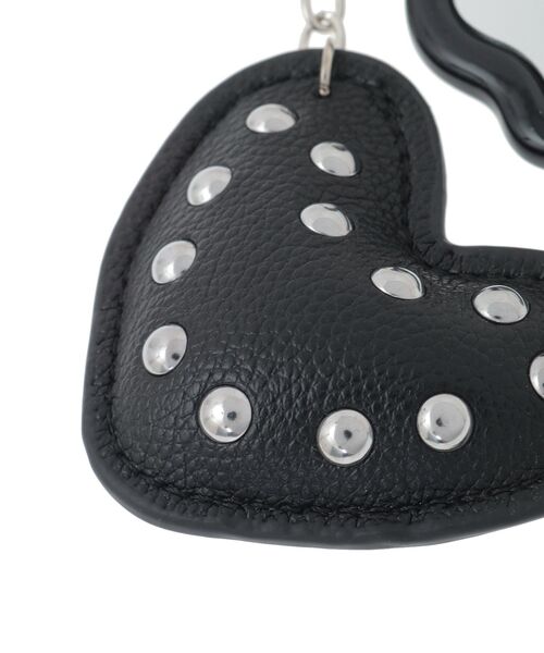 earth music&ecology（アースミュージックアンドエコロジー）の「ハートモチーフミラー付きチャーム（キーホルダー・レディース・ブラック/シルバー・FREE）」の7枚目の写真