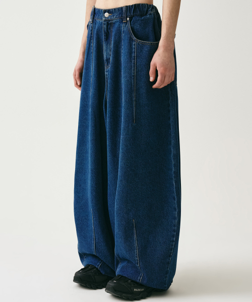 AVANDRESS（アバンドレス ）の「Super Wide Dart Denim Pants BLACK（デニムパンツ・レディース・ブラック・MEDIUM/X-LARGE）」の2枚目の写真