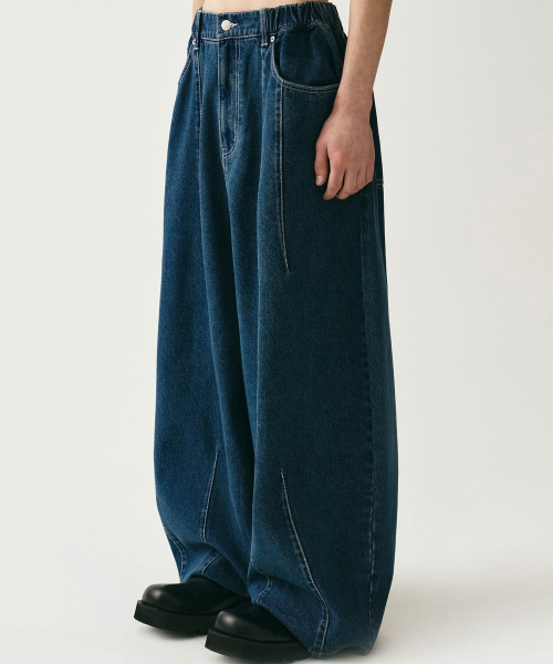 AVANDRESS（アバンドレス ）の「Super Wide Dart Denim Pants BLACK（デニムパンツ・レディース・ブラック・MEDIUM/X-LARGE）」の3枚目の写真