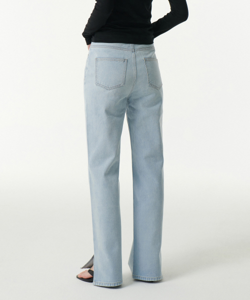 MUSINSA STANDARD WOMAN（ムシンサスタンダードウーマン）の「ウィメンズストレートスリットデニムパンツ[スカイブルー]（デニムパンツ・レディース・その他・30/24/25/26/27/28/29）」の3枚目の写真