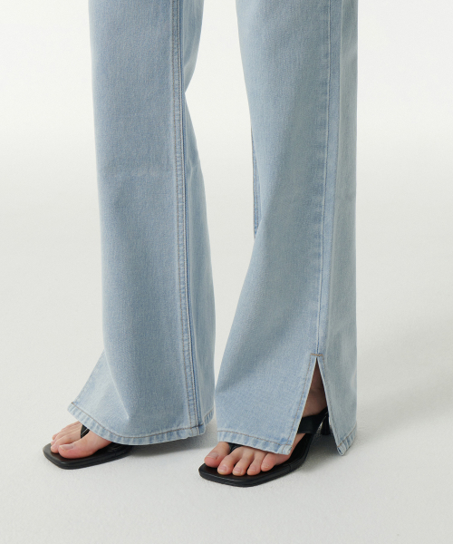 MUSINSA STANDARD WOMAN（ムシンサスタンダードウーマン）の「ウィメンズストレートスリットデニムパンツ[スカイブルー]（デニムパンツ・レディース・その他・30/24/25/26/27/28/29）」の7枚目の写真