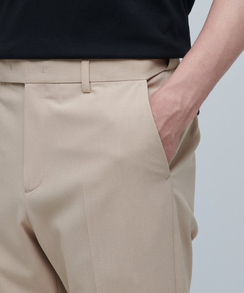 MUSINSA STANDARD（ムシンサスタンダード）の「軽量リラックステーパード隠しバンディングクロップドスラックス[ベージュ]（スラックス・メンズ・その他・42/26）」の5枚目の写真