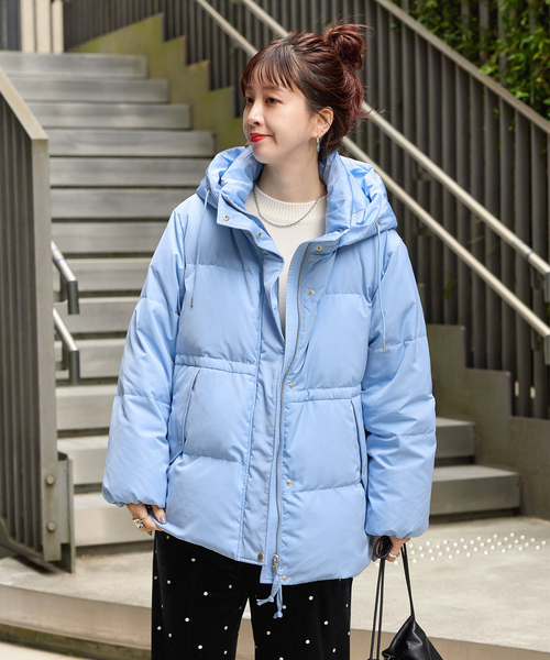 B.C STOCK（ベーセーストック）の「撥水 / 撥油 / フラッフィーフーディミトンダウン（ブルゾン・レディース・ブラック/アイボリー/ブルー・SMALL/MEDIUM）」の4枚目の写真