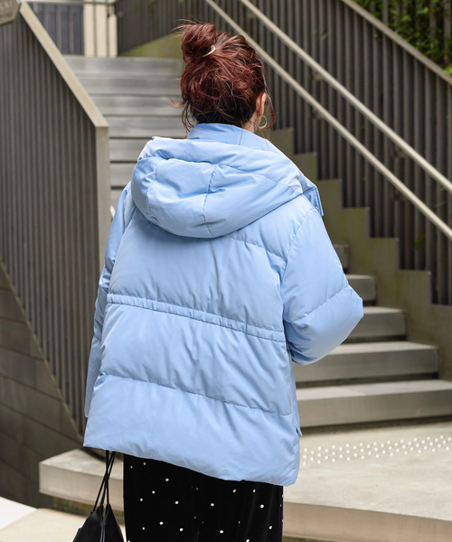 B.C STOCK（ベーセーストック）の「撥水 / 撥油 / フラッフィーフーディミトンダウン（ブルゾン・レディース・ブラック/アイボリー/ブルー・SMALL/MEDIUM）」の8枚目の写真