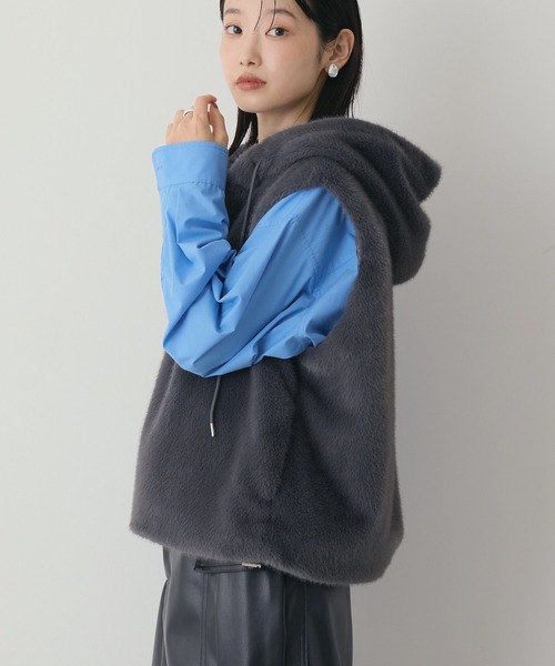 AMERICAN HOLIC（アメリカンホリック）の「フードファーベスト（ベスト・レディース・チャコールグレー/ライトベージュ・M/L）」の8枚目の写真