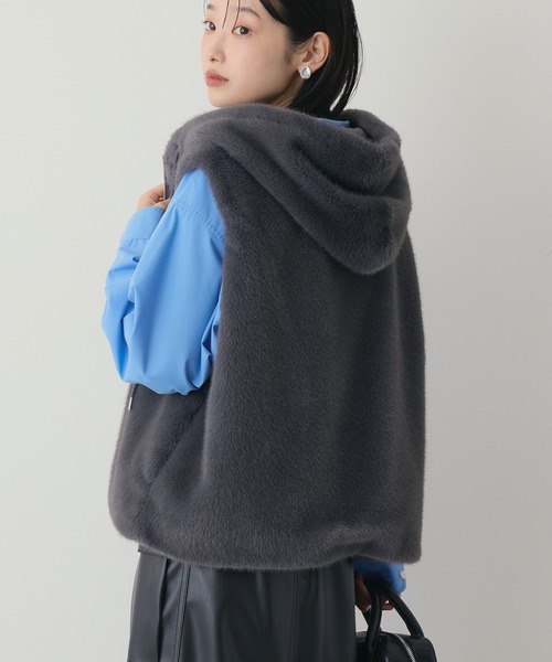 AMERICAN HOLIC（アメリカンホリック）の「フードファーベスト（ベスト・レディース・チャコールグレー/ライトベージュ・M/L）」の7枚目の写真