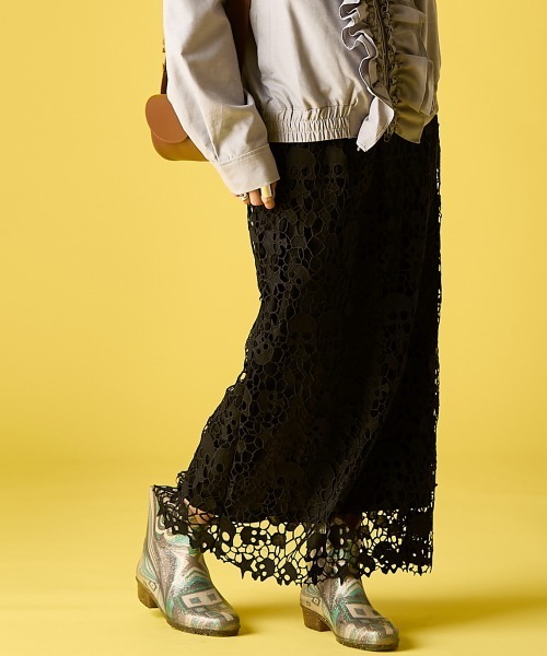 GEVS.(ジェイヴィス)の「モチーフレースタイトスカート<大きいサイズ有>GEVS.(スカート・レディース・ブラック/ブルー・5L/4L/3L/LL/L/M)」の2枚目の写真