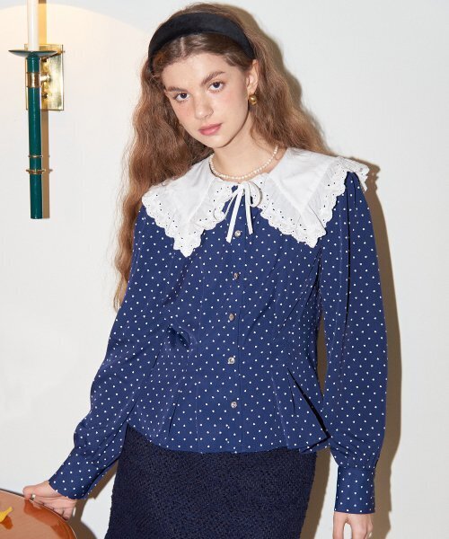SALON DE YOHN(サロンドヨーン)の「Lace Collar Puff Shoulder Blouse_ Navy(シャツ/ブラウス・レディース・その他・MEDIUM/SMALL)」の1枚目の写真
