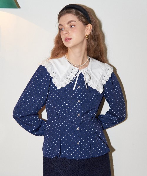 SALON DE YOHN(サロンドヨーン)の「Lace Collar Puff Shoulder Blouse_ Navy(シャツ/ブラウス・レディース・その他・MEDIUM/SMALL)」の2枚目の写真
