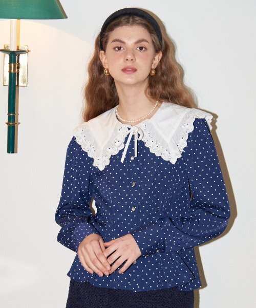 SALON DE YOHN(サロンドヨーン)の「Lace Collar Puff Shoulder Blouse_ Navy(シャツ/ブラウス・レディース・その他・MEDIUM/SMALL)」の3枚目の写真