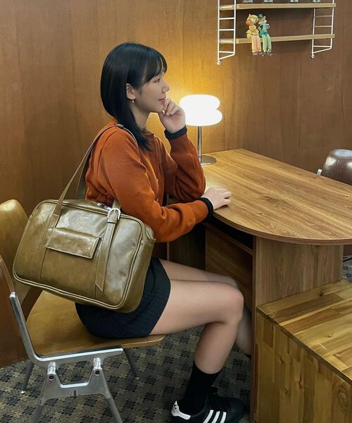 LENEORO(ルネオロ)の「レミッドポケットボストンバッグ(4色)(ボストンバッグ・レディース・ブラック/ブラウン/アイボリー/モカ・FREE)」の14枚目の写真