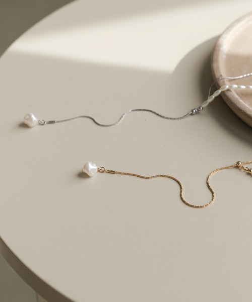Bab(バブ)の「変形パール×ロングチェーンネックレス(ネックレス・レディース・シルバー/ゴールド・ONESIZE)」の8枚目の写真