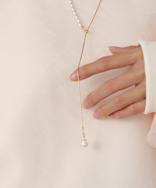 Bab(バブ)の「変形パール×ロングチェーンネックレス(ネックレス・レディース・シルバー/ゴールド・ONESIZE)」の12枚目の写真