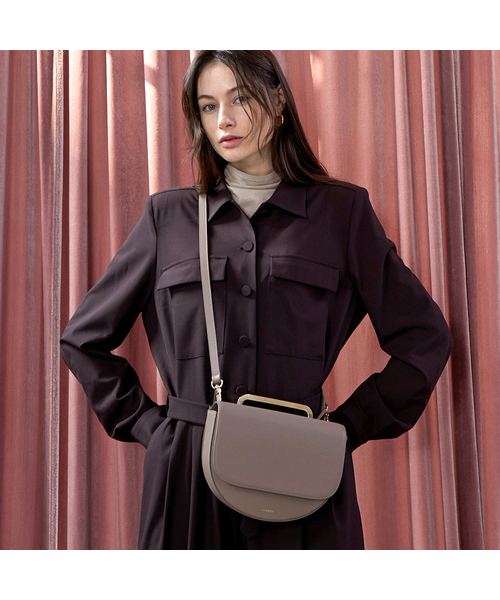 ANODDS（アンオズ）の「GRAP Shoulder Bag 3 Color（ショルダーバッグ・レディース・ブラック/サンドベージュ/バーガンディー・FREE）」の2枚目の写真