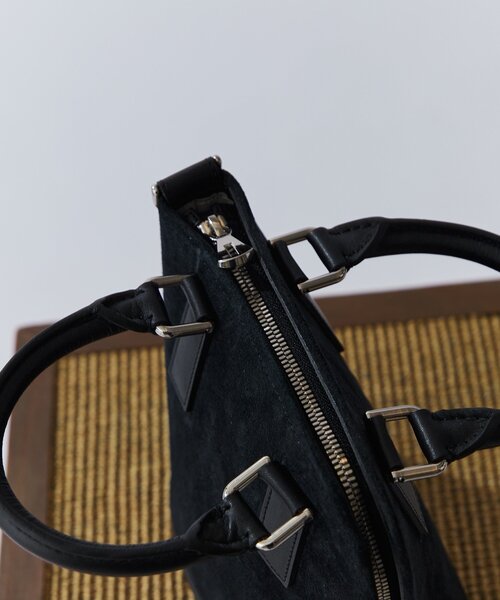 ITTI(イッチ)の「【ITTI】BONNIE VERTICAL TOTE - XS(ショルダーバッグ・メンズ・ブラック/キャメル・FREE)」の12枚目の写真