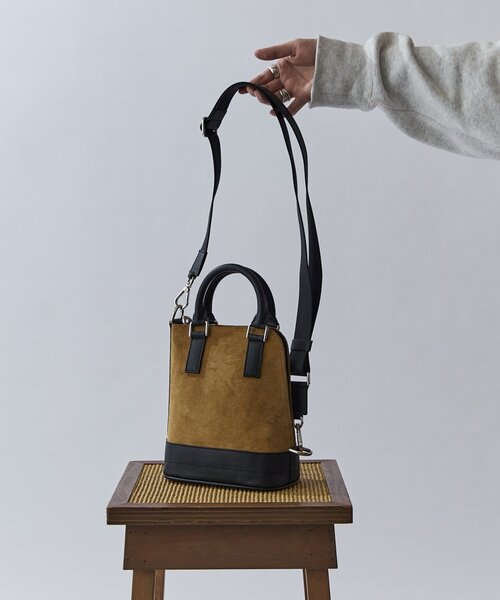 ITTI(イッチ)の「【ITTI】BONNIE VERTICAL TOTE - XS(ショルダーバッグ・メンズ・ブラック/キャメル・FREE)」の15枚目の写真