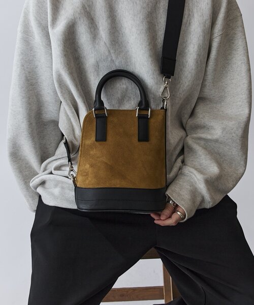 ITTI(イッチ)の「【ITTI】BONNIE VERTICAL TOTE - XS(ショルダーバッグ・メンズ・ブラック/キャメル・FREE)」の17枚目の写真