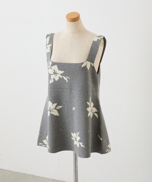 COLLAGE GALLARDAGALANTE（コラージュガリャルダガランテ）の「フラワーJQニットキャミ（キャミソール・レディース・グレー/アイボリー・FREE）」の2枚目の写真