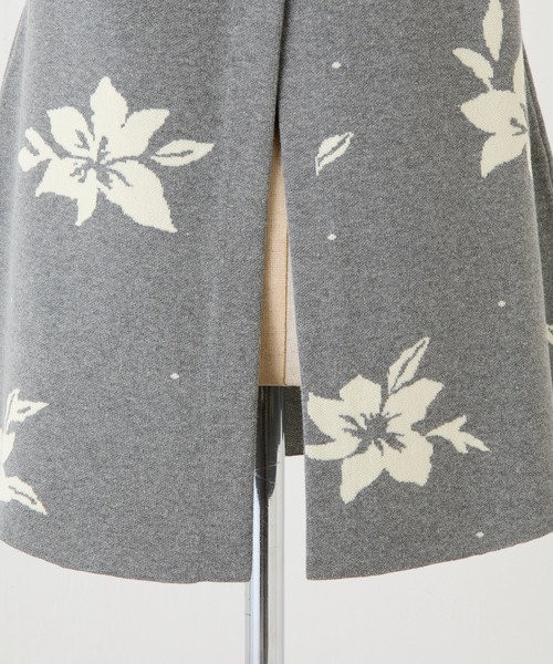COLLAGE GALLARDAGALANTE（コラージュガリャルダガランテ）の「フラワーJQニットキャミ（キャミソール・レディース・グレー/アイボリー・FREE）」の14枚目の写真