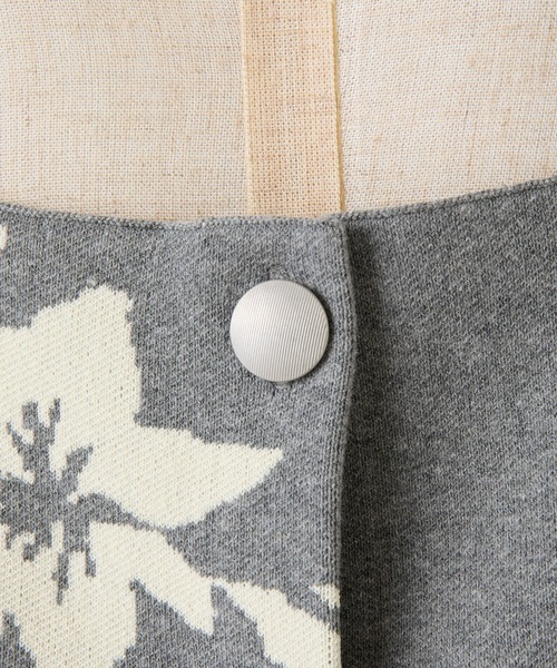 COLLAGE GALLARDAGALANTE（コラージュガリャルダガランテ）の「フラワーJQニットキャミ（キャミソール・レディース・グレー/アイボリー・FREE）」の15枚目の写真