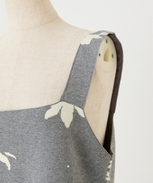 COLLAGE GALLARDAGALANTE（コラージュガリャルダガランテ）の「フラワーJQニットキャミ（キャミソール・レディース・グレー/アイボリー・FREE）」の17枚目の写真