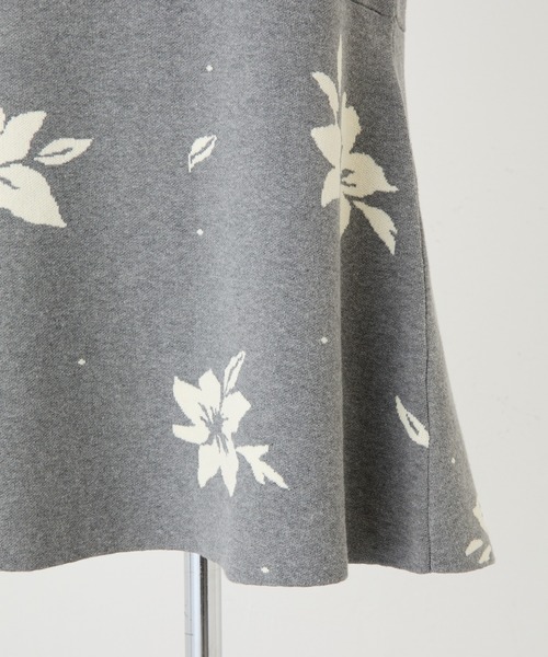 COLLAGE GALLARDAGALANTE（コラージュガリャルダガランテ）の「フラワーJQニットキャミ（キャミソール・レディース・グレー/アイボリー・FREE）」の18枚目の写真