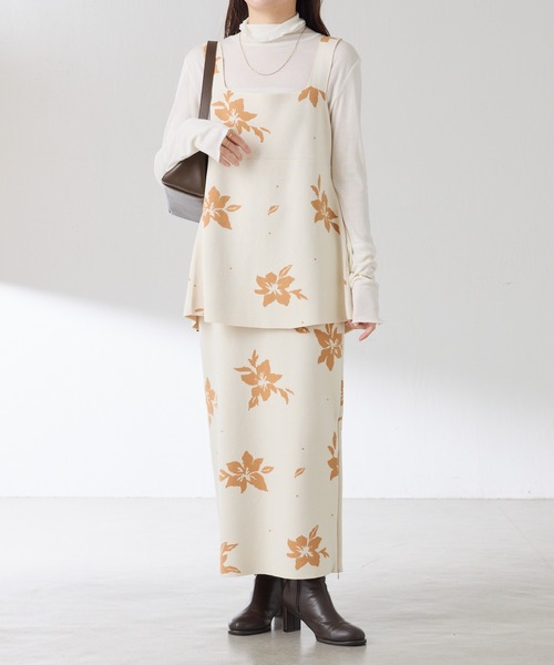 COLLAGE GALLARDAGALANTE（コラージュガリャルダガランテ）の「フラワーJQニットキャミ（キャミソール・レディース・グレー/アイボリー・FREE）」の3枚目の写真