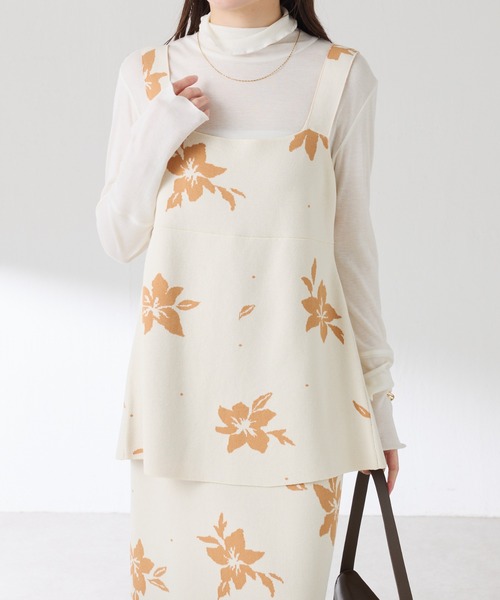 COLLAGE GALLARDAGALANTE（コラージュガリャルダガランテ）の「フラワーJQニットキャミ（キャミソール・レディース・グレー/アイボリー・FREE）」の4枚目の写真