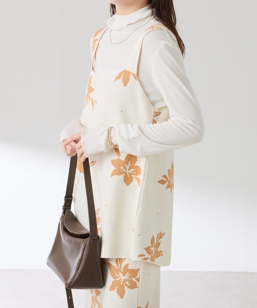 COLLAGE GALLARDAGALANTE（コラージュガリャルダガランテ）の「フラワーJQニットキャミ（キャミソール・レディース・グレー/アイボリー・FREE）」の5枚目の写真