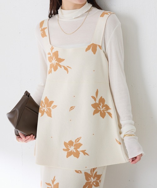 COLLAGE GALLARDAGALANTE（コラージュガリャルダガランテ）の「フラワーJQニットキャミ（キャミソール・レディース・グレー/アイボリー・FREE）」の7枚目の写真