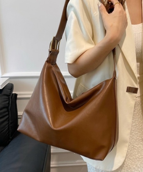 SHEPP(シープ)の「ベルト フェイクレザーショルダーバッグ(ショルダーバッグ・レディース・ブラック/ブラウン・F)」の2枚目の写真