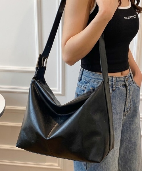 SHEPP(シープ)の「ベルト フェイクレザーショルダーバッグ(ショルダーバッグ・レディース・ブラック/ブラウン・F)」の1枚目の写真