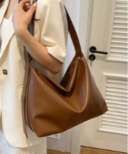 SHEPP(シープ)の「ベルト フェイクレザーショルダーバッグ(ショルダーバッグ・レディース・ブラック/ブラウン・F)」の4枚目の写真