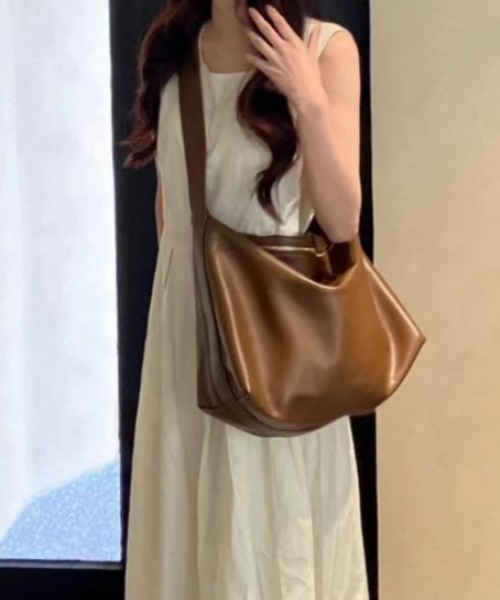 SHEPP(シープ)の「ベルト フェイクレザーショルダーバッグ(ショルダーバッグ・レディース・ブラック/ブラウン・F)」の5枚目の写真